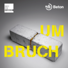 Grauer Betonblock mit sichtbarer Rissbildung im Hintergrund eines Beitrags über die Themen Umbruch und Wandel in der deutschen Bauindustrie.